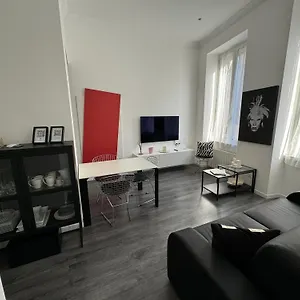 Maisons Via Torino , Milano Italia